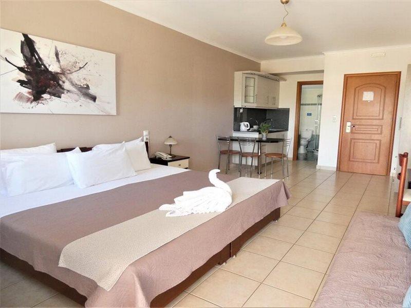 Lazaratos Hotel Kouvalata Екстериор снимка