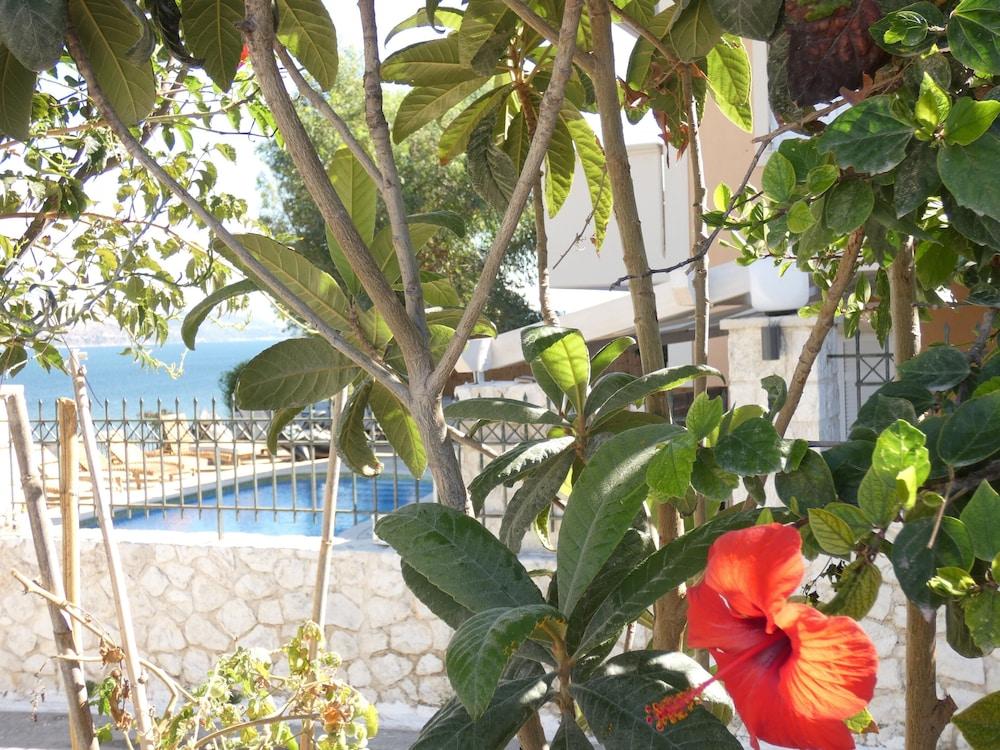 Lazaratos Hotel Kouvalata Екстериор снимка