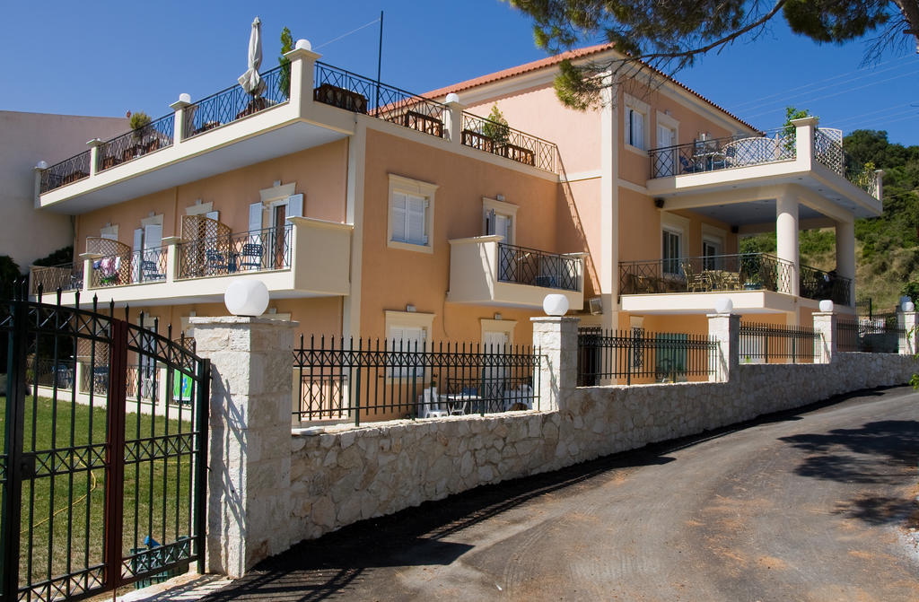 Lazaratos Hotel Kouvalata Екстериор снимка